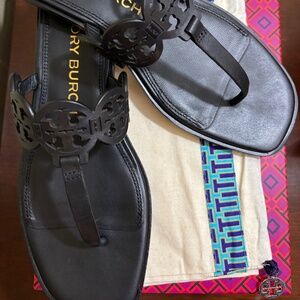 💕New! Authentic Tory Burch Tiny Miller Thong Sandal💕